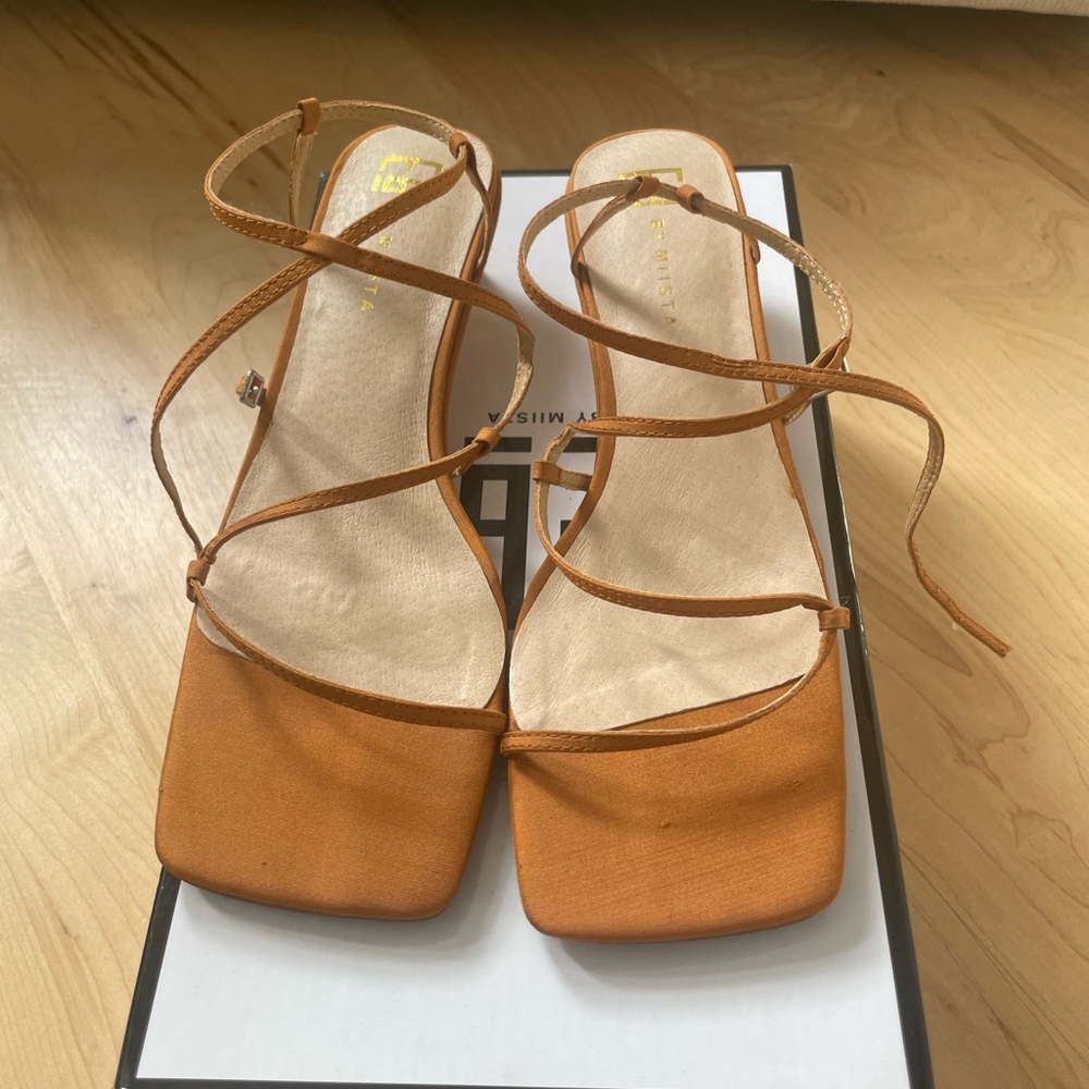 E8 By Miista sandal kitten heels